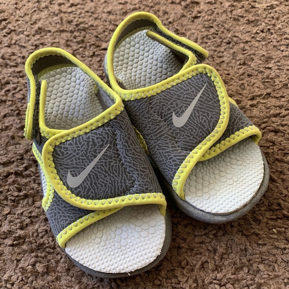Nike sandals size 6